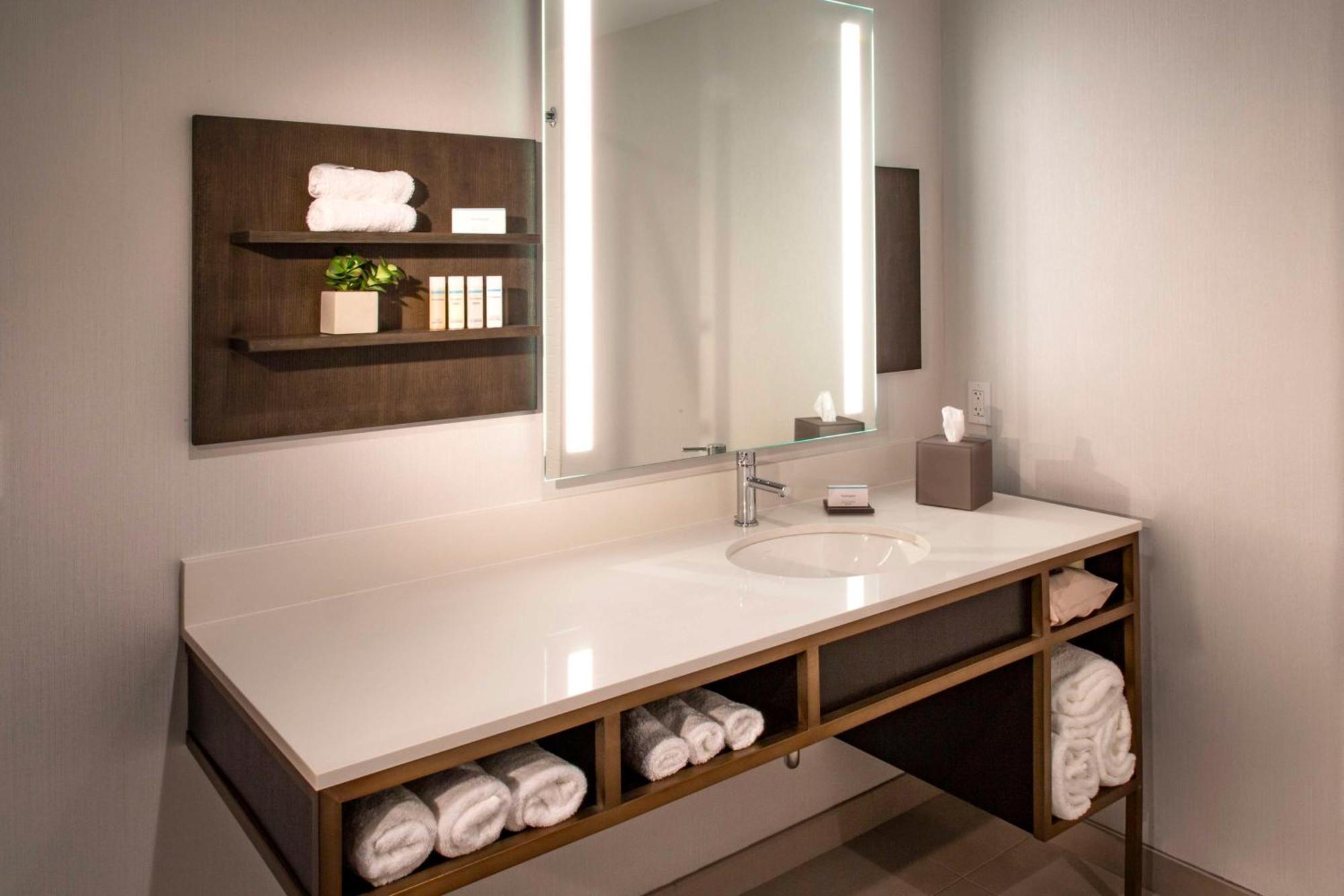 Hilton Garden Inn Redmond Wa Екстериор снимка