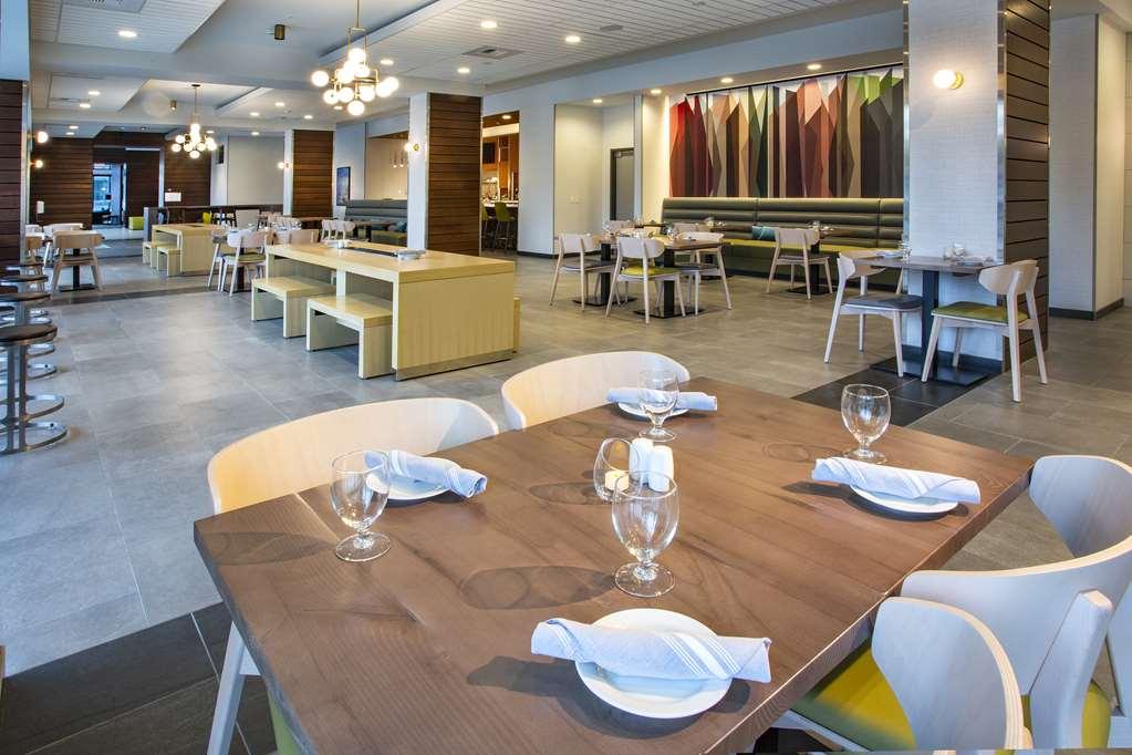 Hilton Garden Inn Redmond Wa Ресторант снимка
